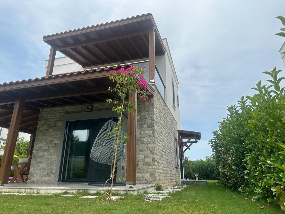 Guemuesluekte Havuzlu-bahceli-3 Yatak Odali Muestakil Villa Bodrum