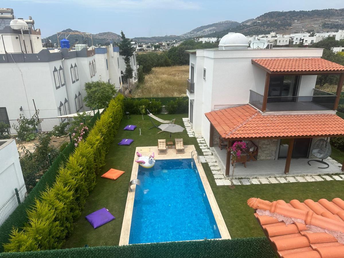 Guemuesluekte Havuzlu-bahceli-3 Yatak Odali Muestakil * Bodrum
